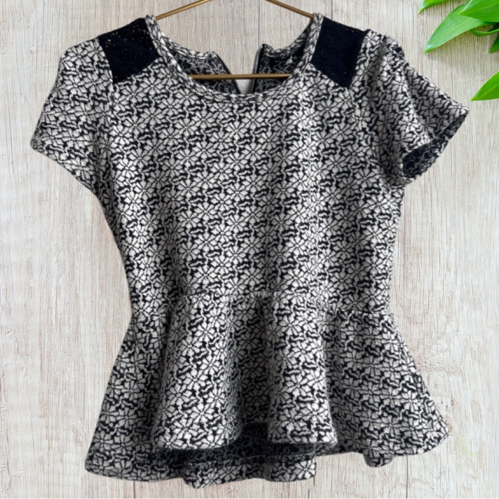 Athpologiea ruffle bottom top